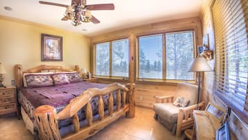 Premium huis, 1 kingsize bed, gedeelde badkamer, uitzicht op bergen | Luxe beddengoed, een strijkplank/strijkijzer, gratis wifi