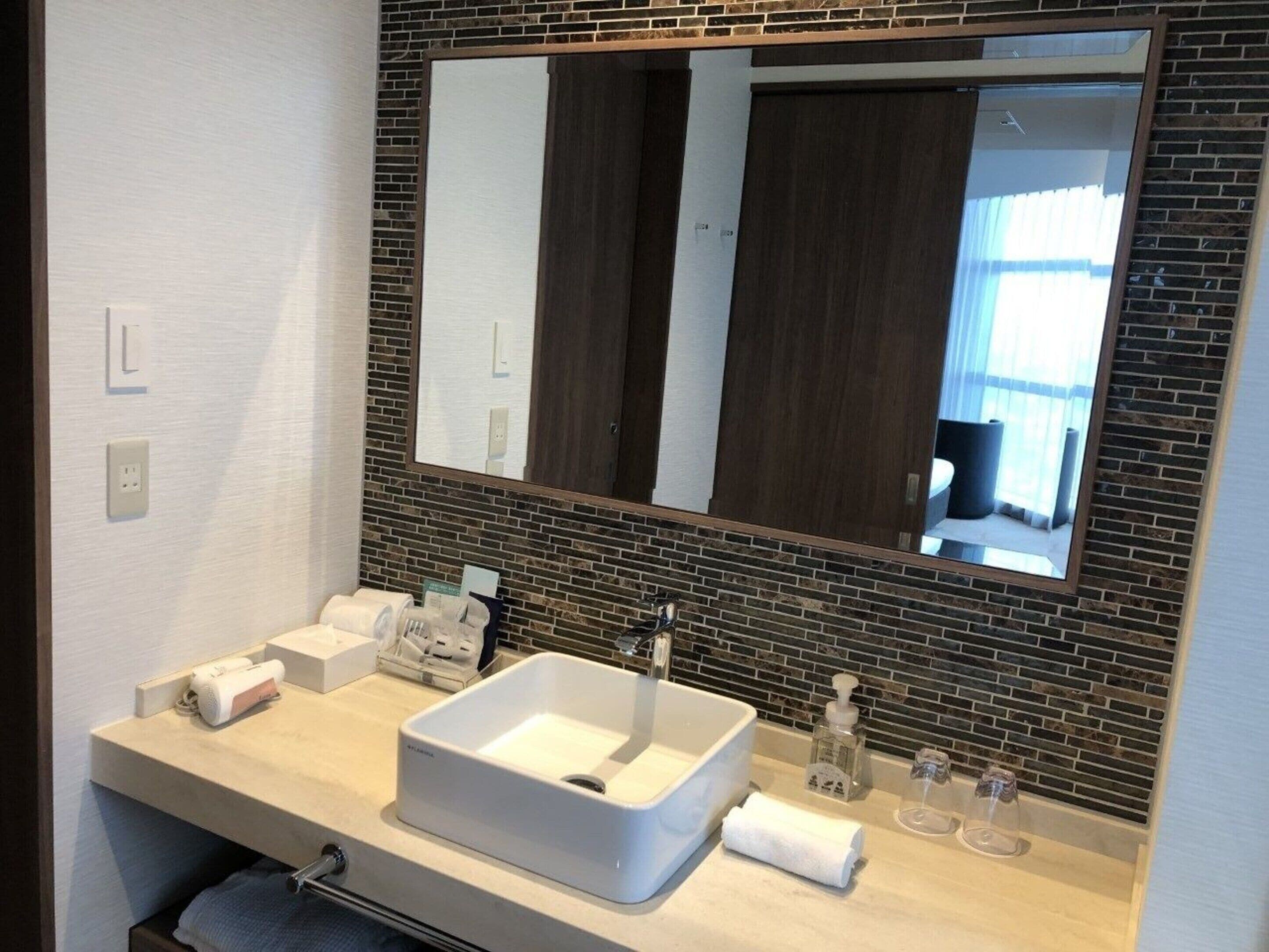 corner twin room, non smoking  | room amenity