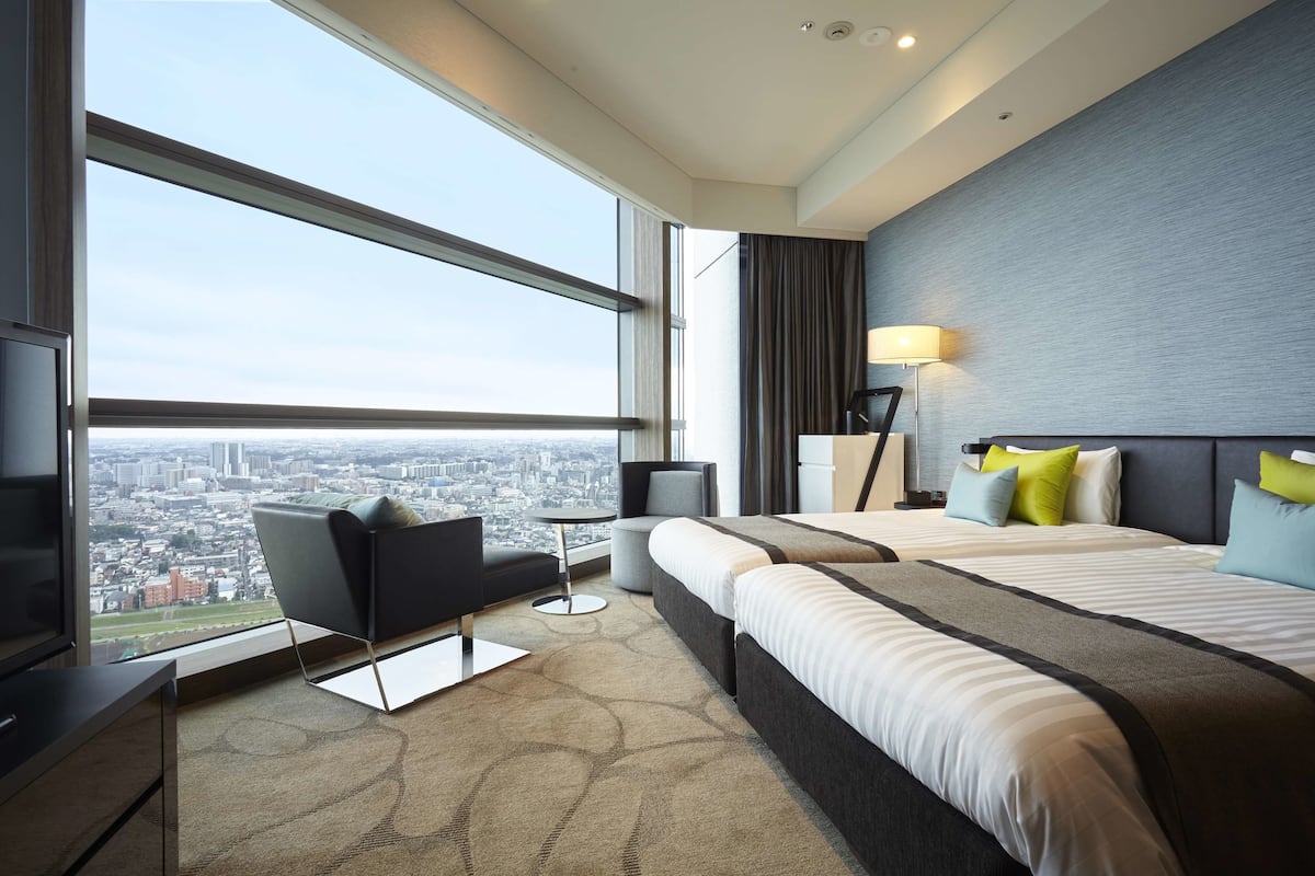 Corner Twin Room, Non Smoking | In-room safe, soundproofing, iron/ironing board, free WiFi