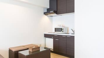 冷蔵庫、電子レンジ、電気ポット