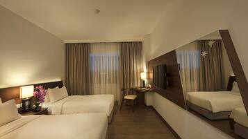 Deluxe Twin kamer | Een minibar, een kluis op de kamer, een bureau, gratis wifi