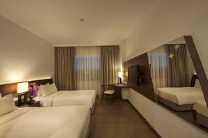 Kamar Twin Deluks | Minibar, brankas, meja kerja, dan Wi-Fi gratis