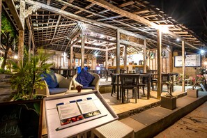 Outdoor dining - Manta Dive Resort Gili Air (Gili Air)