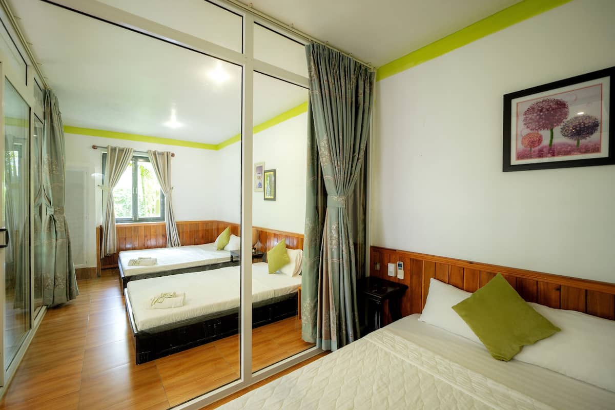 Family Room, Garden View | Bar mini, meja, langsir/tirai gelap terus, kalis bunyi