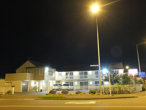 Façade de l’hébergement - soirée/nuit