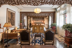 Premium bedding, down duvets, pillow-top beds, minibar - Cours Et Pavillons (Beijing)