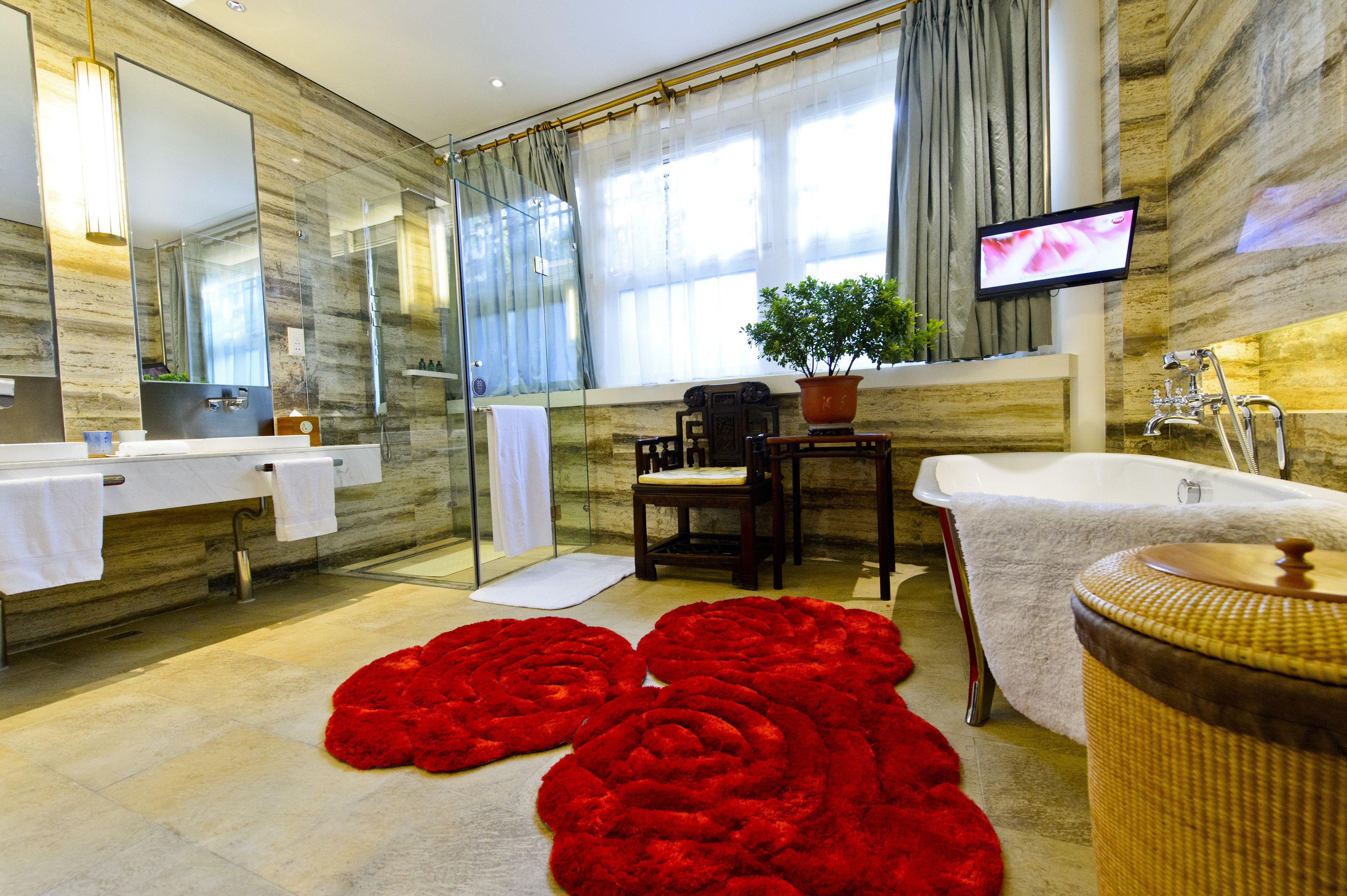 south executive | premium bedding, down duvets, pillow-top beds, minibar