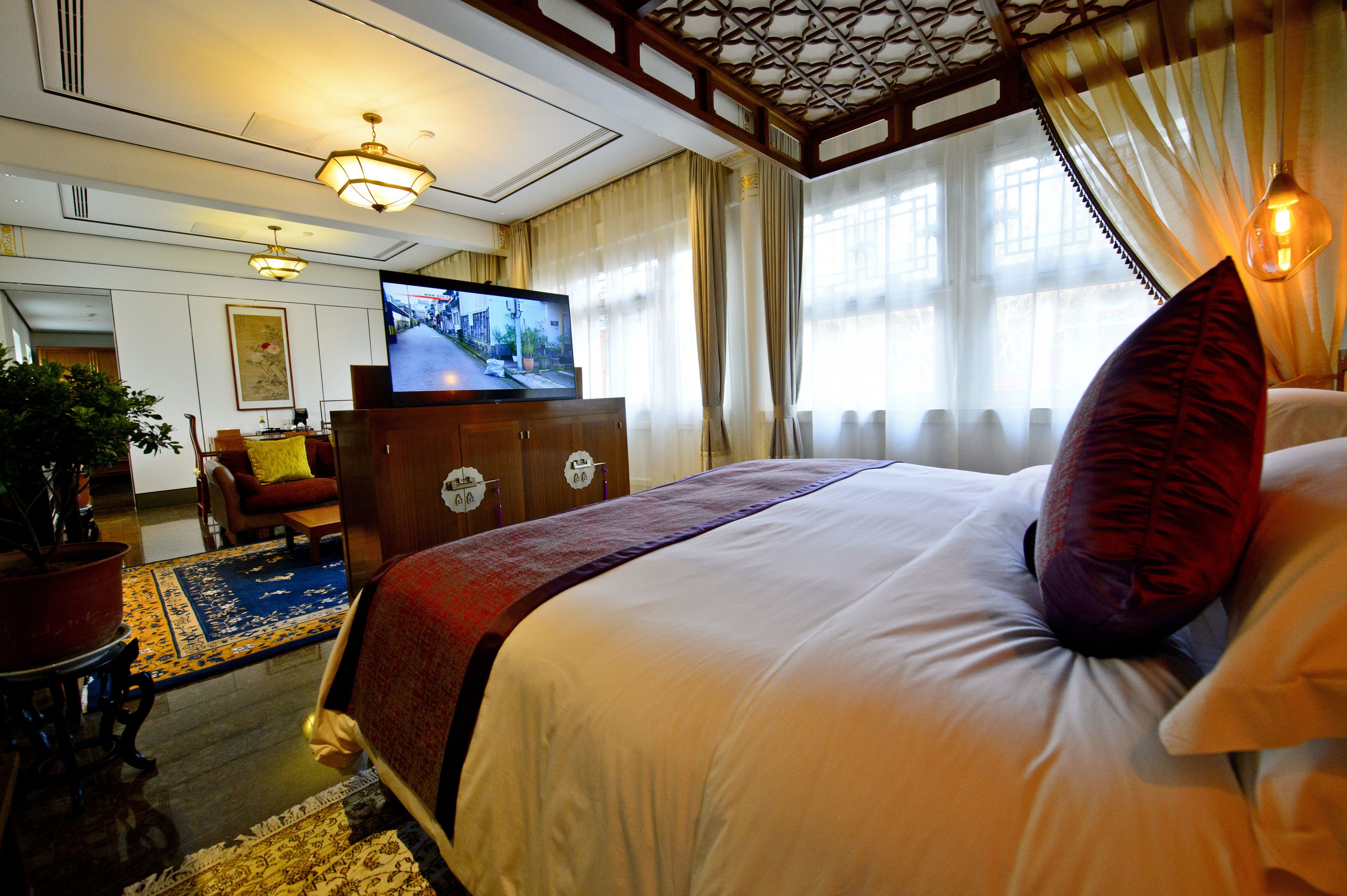 south deluxe | premium bedding, down duvets, pillow-top beds, minibar