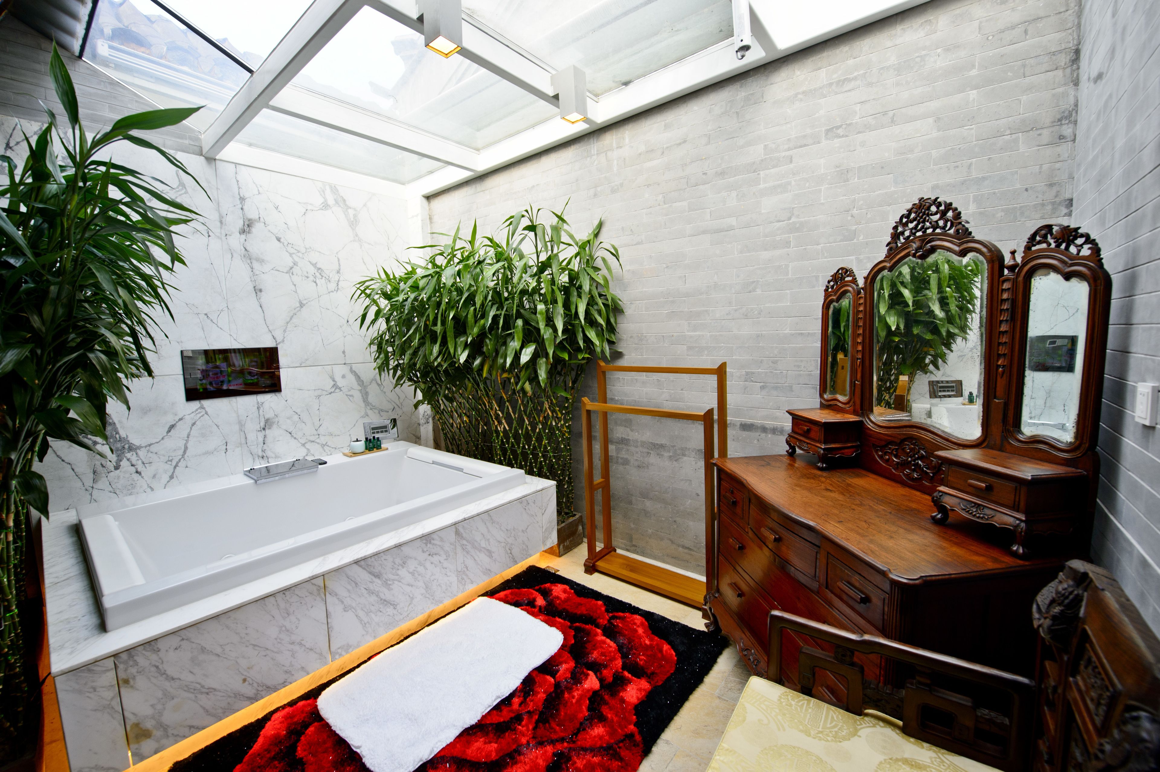 south deluxe | premium bedding, down duvets, pillow-top beds, minibar