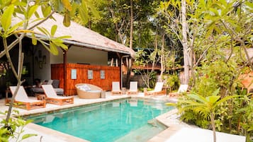 Outdoor pool, sun loungers