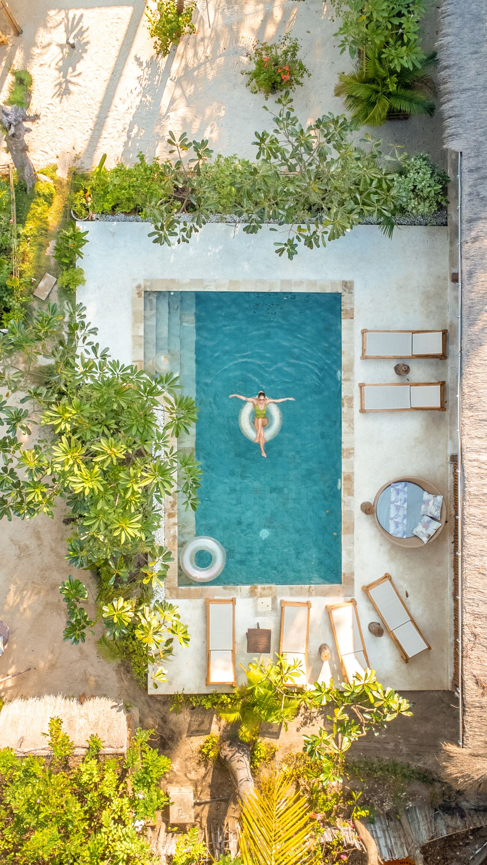 Outdoor pool, pool loungers
