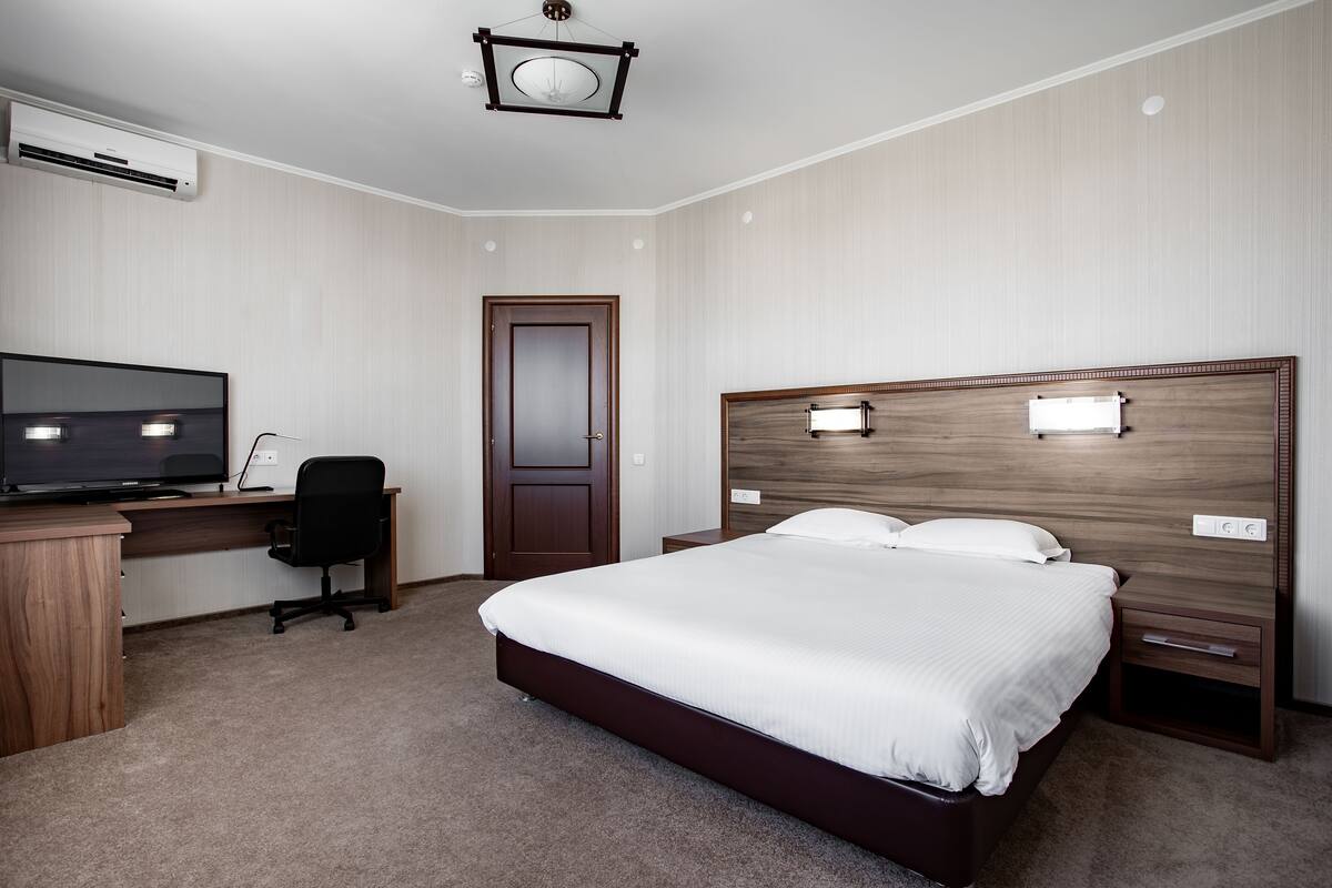 1 bedroom, desk, soundproofing, iron/ironing board