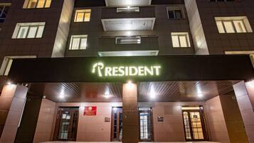 Front of property – evening/night