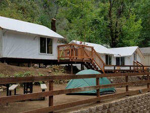 Free WiFi, bed sheets - Indian Flat RV Park - Tent Cabins & Cottages (El Portal)