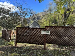 Front of property - Indian Flat RV Park - Tent Cabins & Cottages (El Portal)