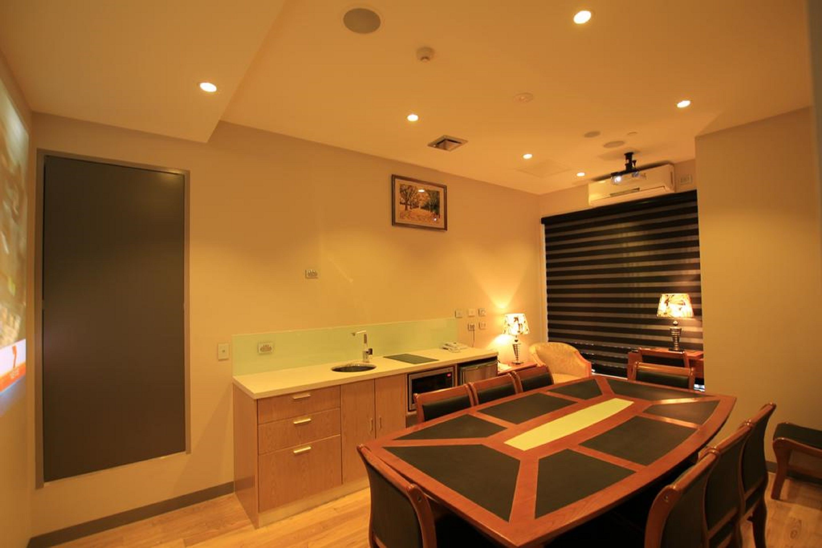 Melrose Apartments — image 6