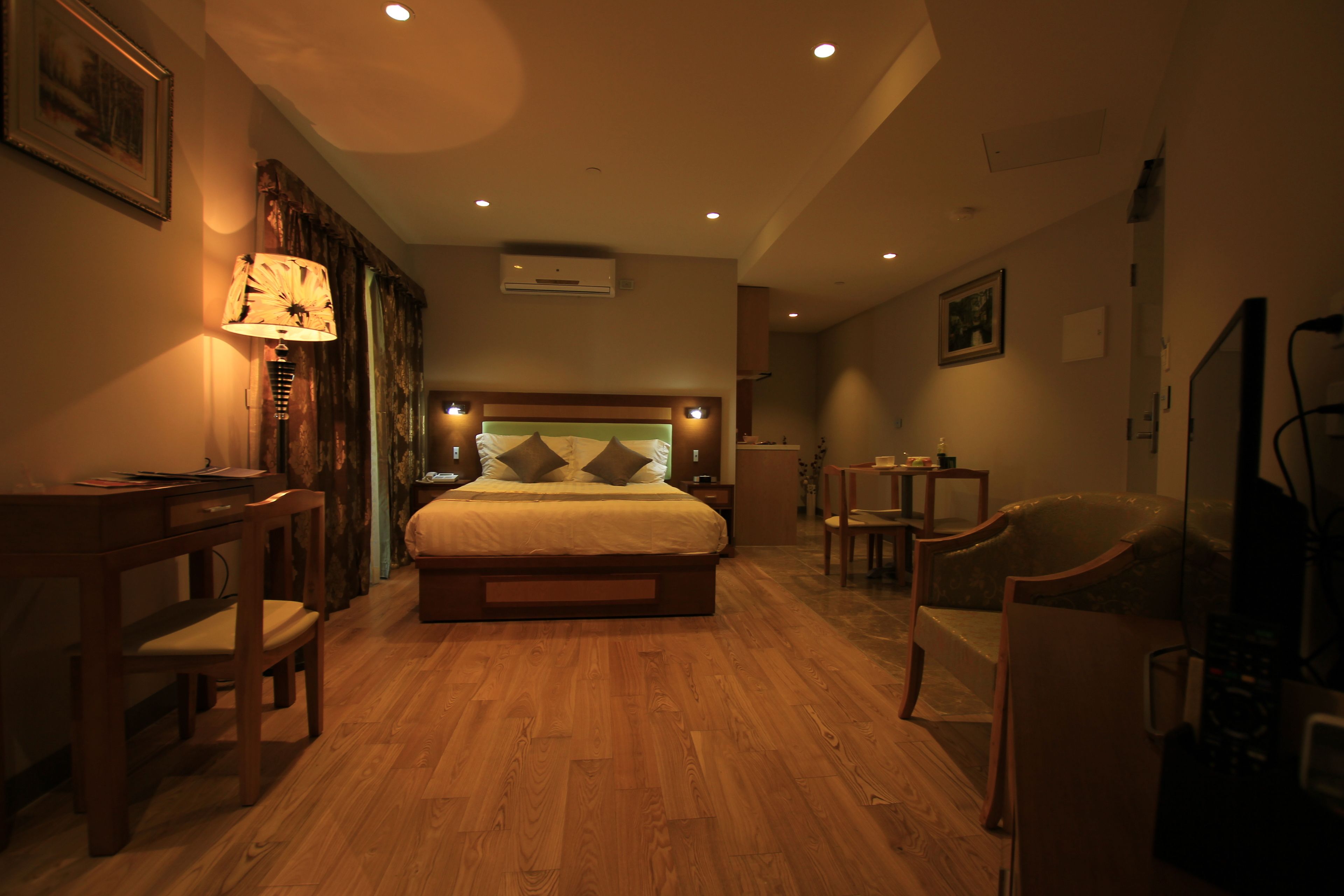 Melrose Apartments — image 2