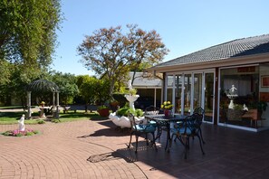 Property grounds - Golfer's Lodge (Edenvale)