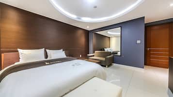 Minibar, in-room safe, desk, blackout curtains