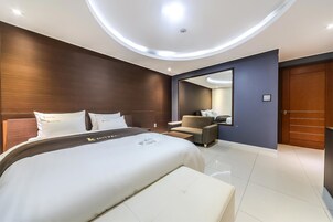 Minibar, in-room safe, desk, blackout drapes