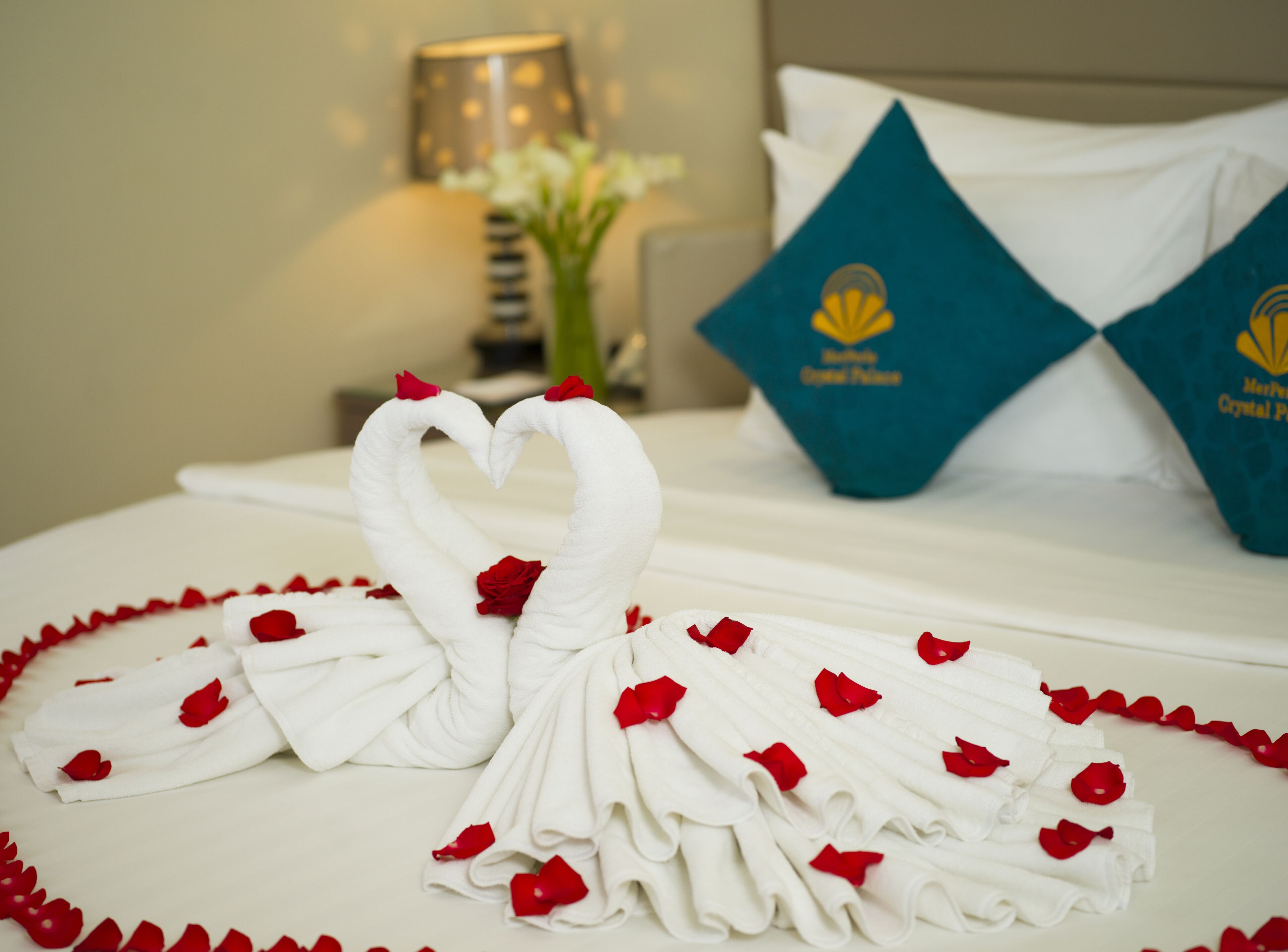 junior suite | minibar, in-room safe, desk, rollaway beds