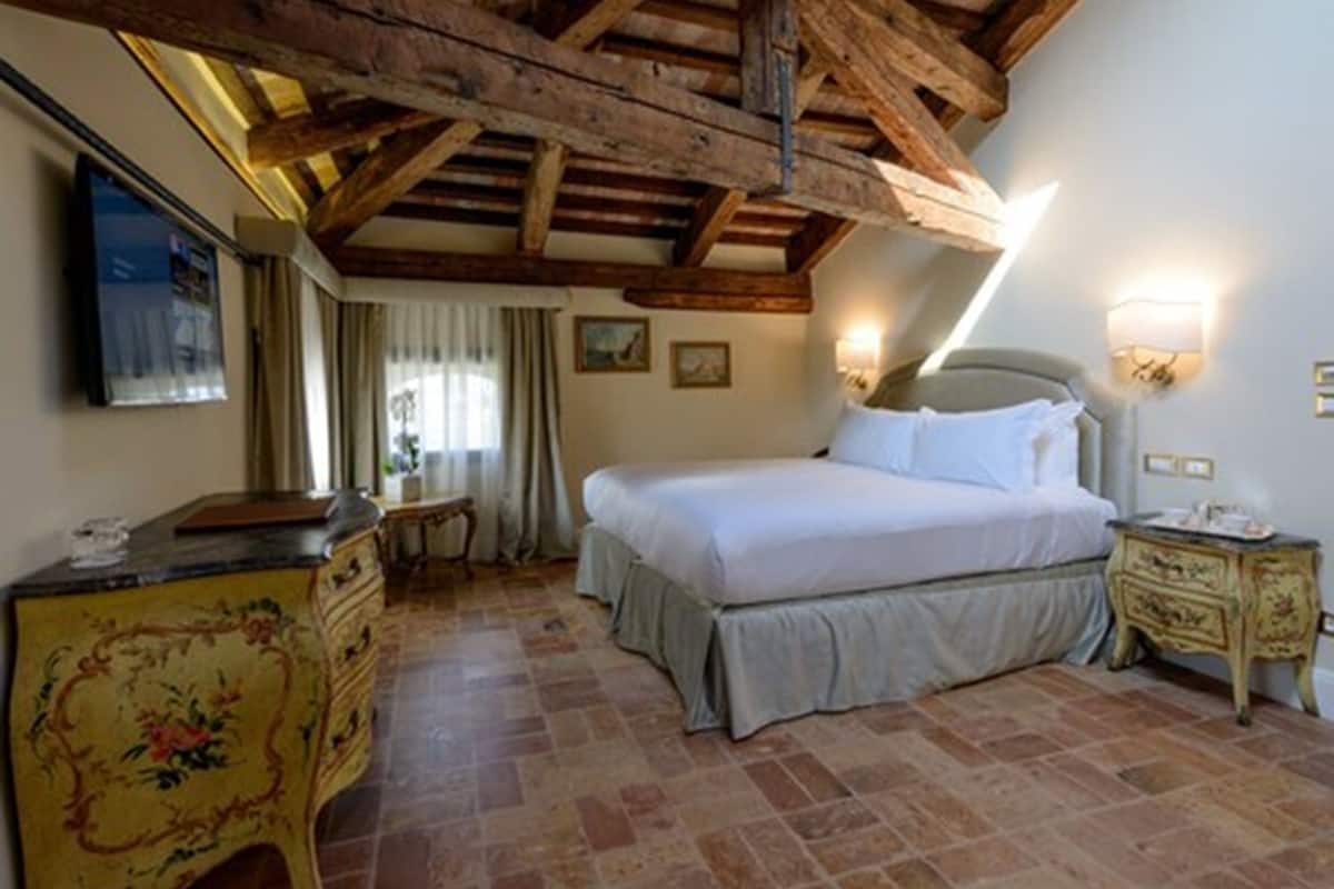 superior double room | premium bedding, down duvets, minibar, in-room safe