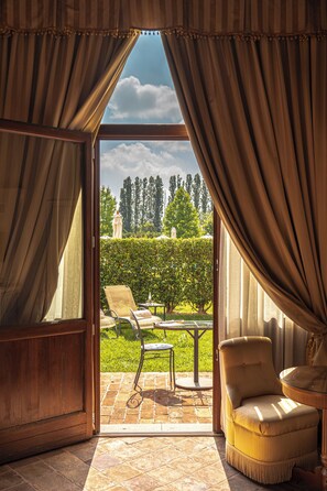 ห้องซูพีเรีย, เตียงใหญ่ 1 เตียง, ลานระเบียง, วิวสวน | ลานระเบียง/นอกชาน