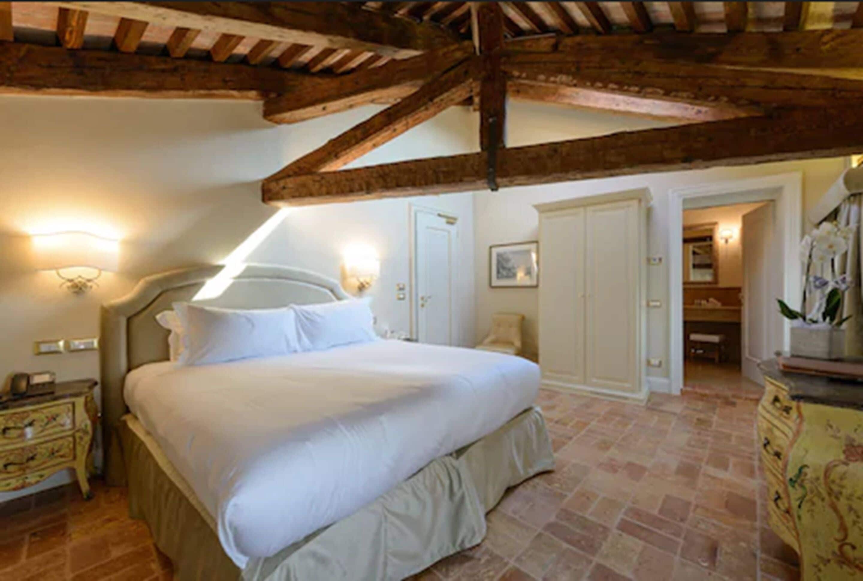 Chambre Double Supérieure | Literie de qualité supérieure, couette en duvet d'oie, minibar