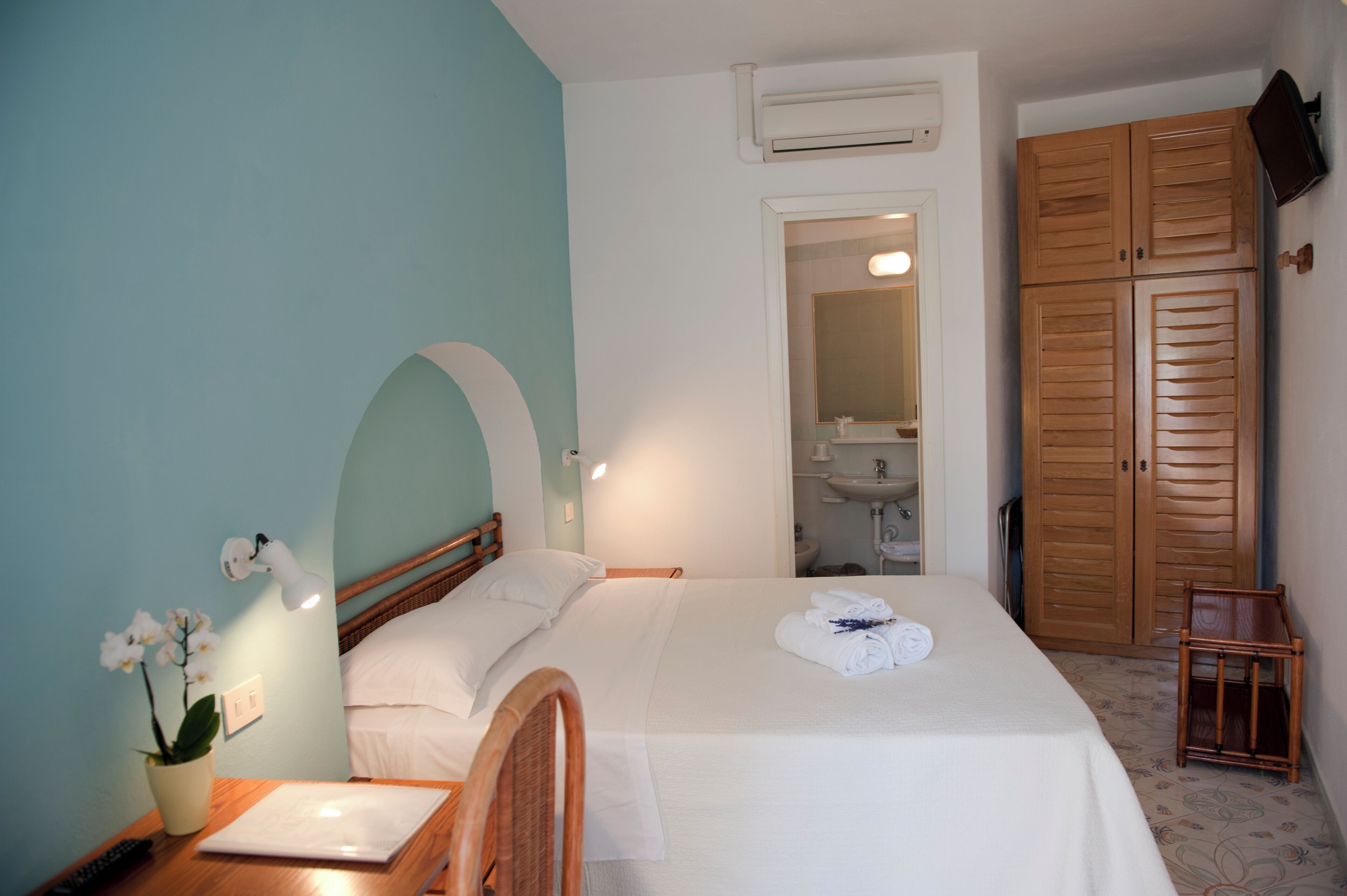 Coffres-forts dans les chambres, bureau, Wi-Fi gratuit, draps fournis