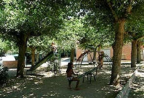 儿童活动区 - 室外