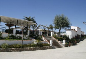 Vista frontal de la propiedad