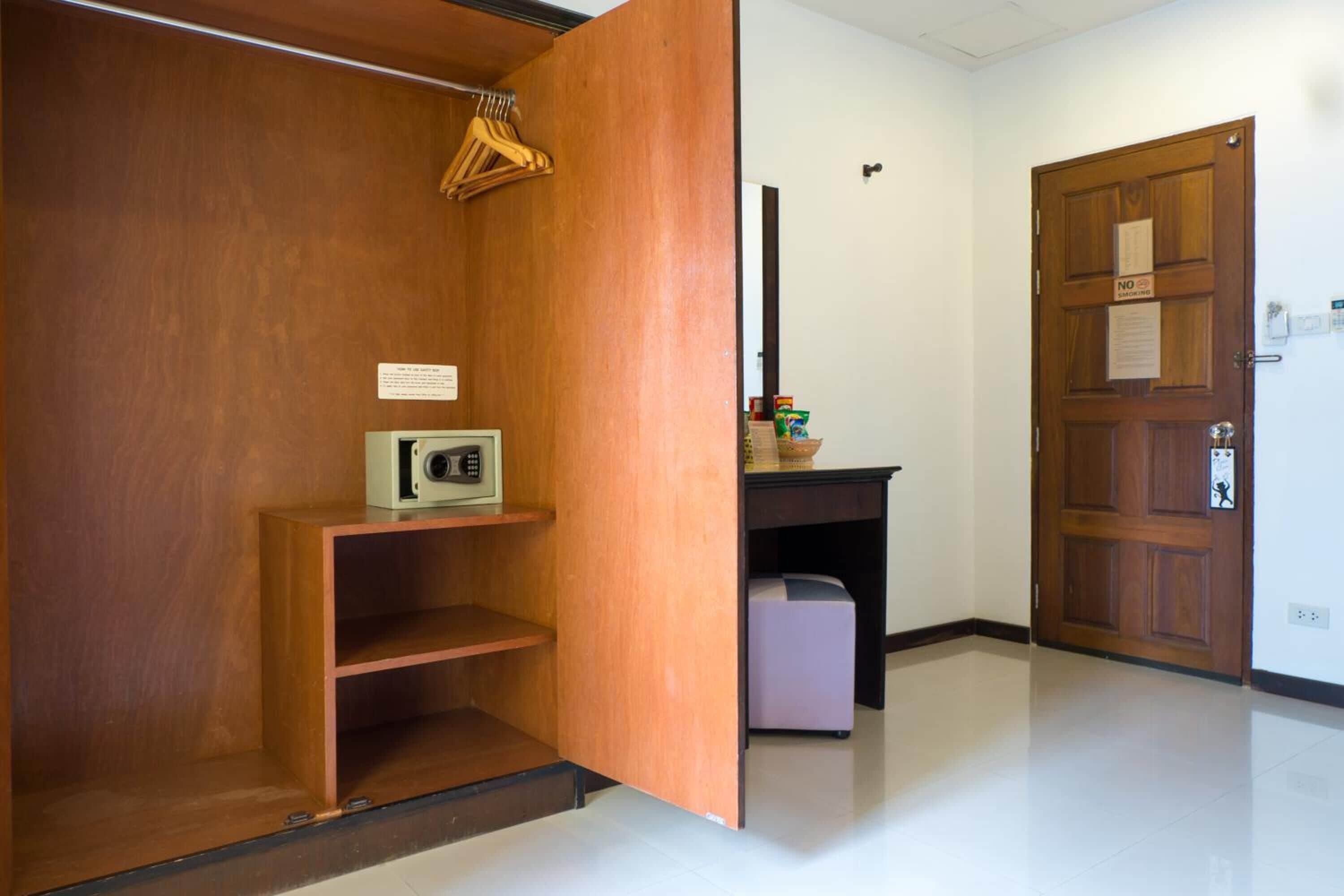 minibar, in-room safe, free wifi