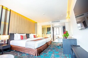 Corner Suite | In-room safe, desk, laptop workspace, free WiFi - Grace Hotel (Bangkok)