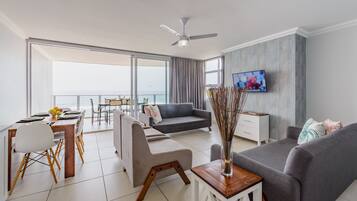 Apartment, 2 Schlafzimmer | Wohnzimmer | Fernseher