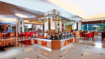 Breakfast, lunch, dinner served; international cuisine