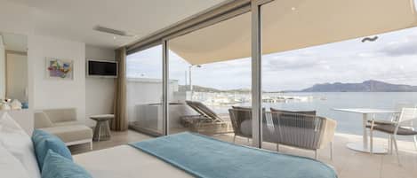 Junior Suite, Terrace, Sea View | 1 bilik tidur, peralatan tempat tidur hipoalergenik, gebar bulu kapas