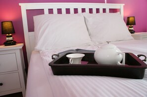 Apartment, 1 Bedroom (Crimson) | 1 bedroom, premium bedding, in-room safe, iron/ironing board - IRS ROYAL APARTMENTS - IRS Sopocka Rezydencja (Sopot)