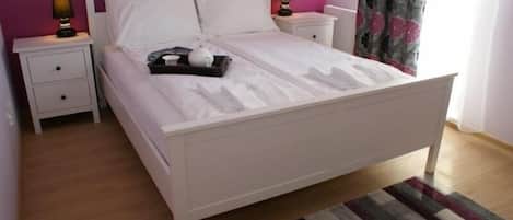 Apartment, 1 Bedroom (Crimson) | 1 bedroom, premium bedding, in-room safe, iron/ironing board