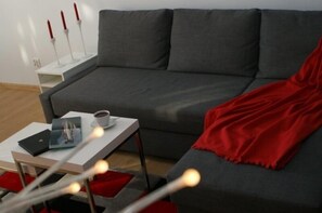 Apartment, 1 Bedroom (Crimson) | Living area