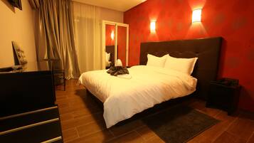 Premium bedding, in-room safe, individually decorated