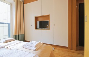 1 bedroom, premium bedding, in-room safe, iron/ironing board