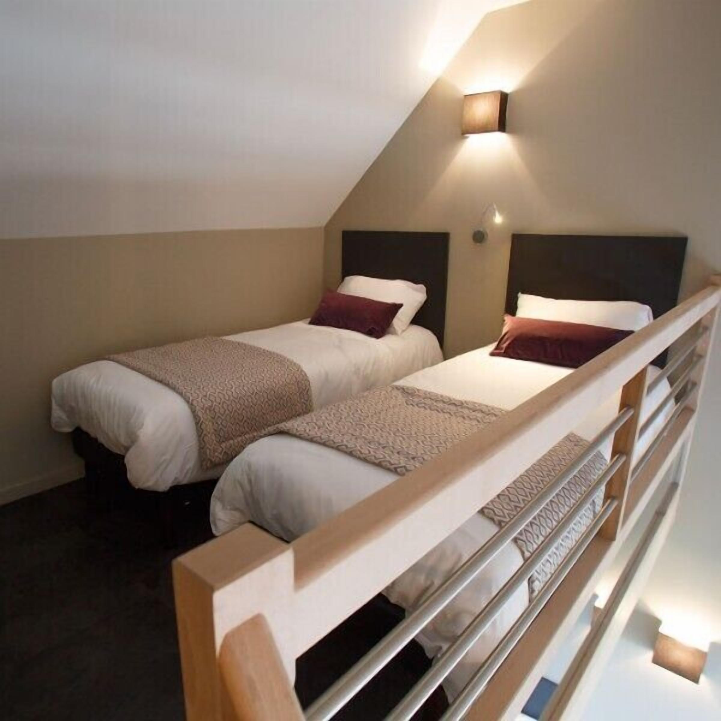 standard quadruple room | individually decorated, desk, blackout curtains, soundproofing