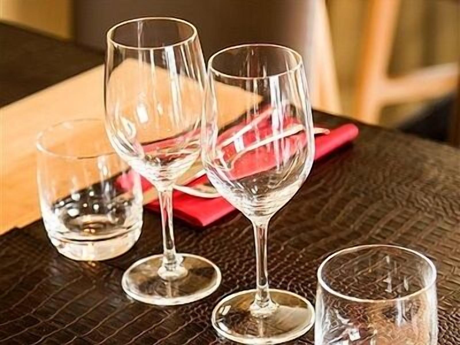 breakfast and dinner served, french cuisine