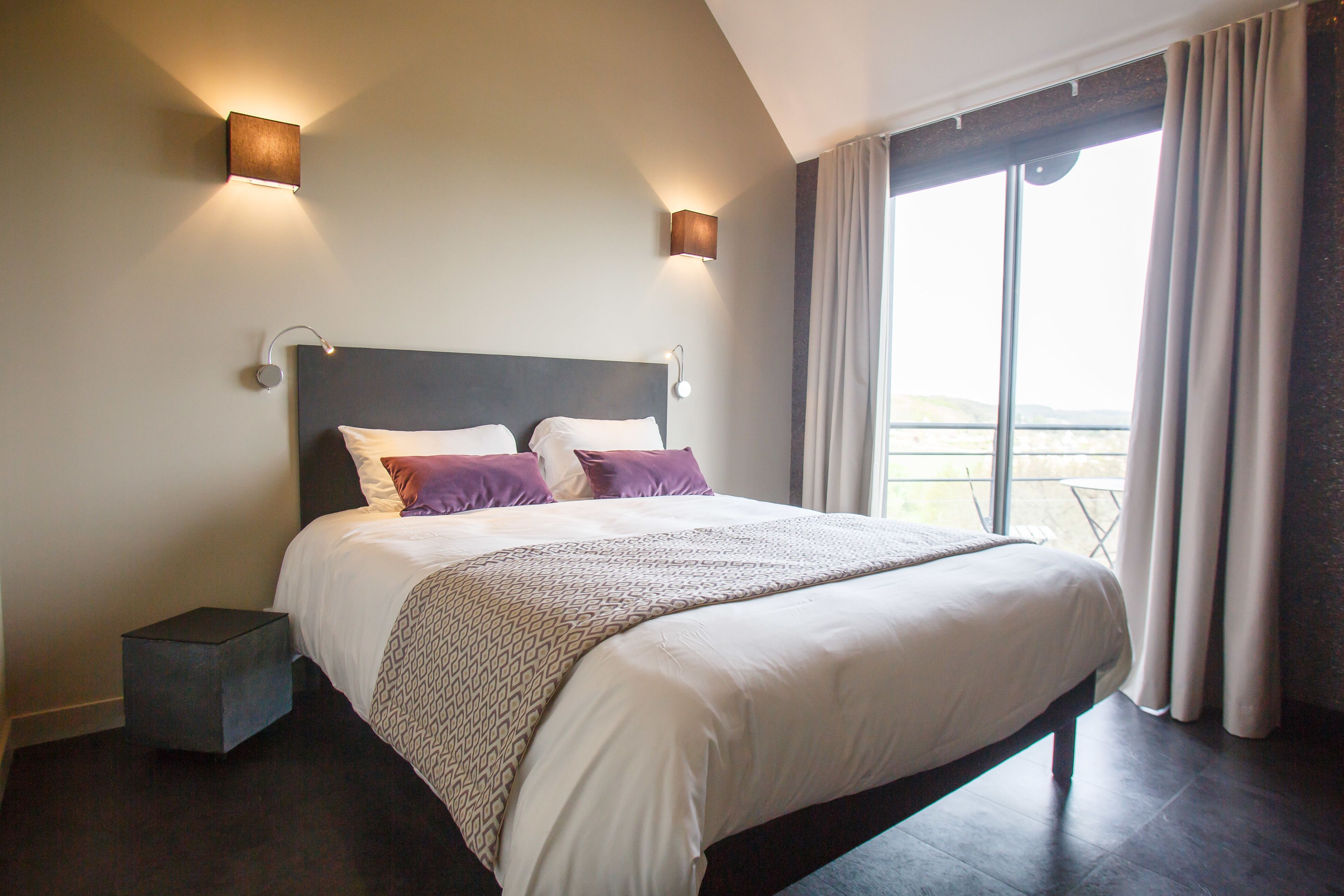 standard double room | individually decorated, desk, blackout curtains, soundproofing