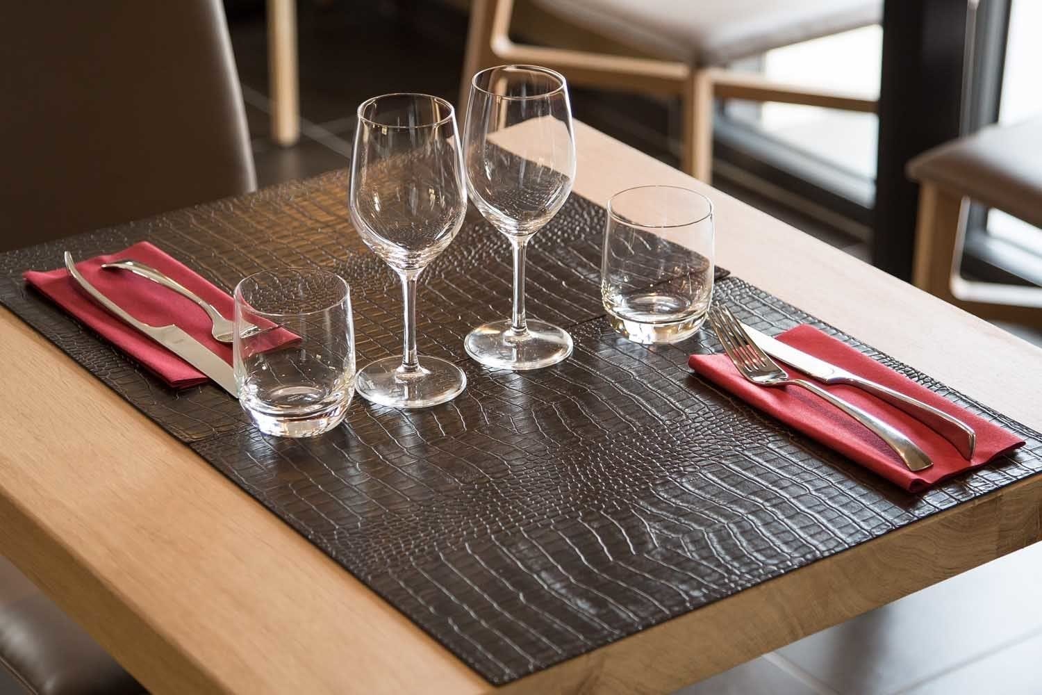 breakfast and dinner served, french cuisine