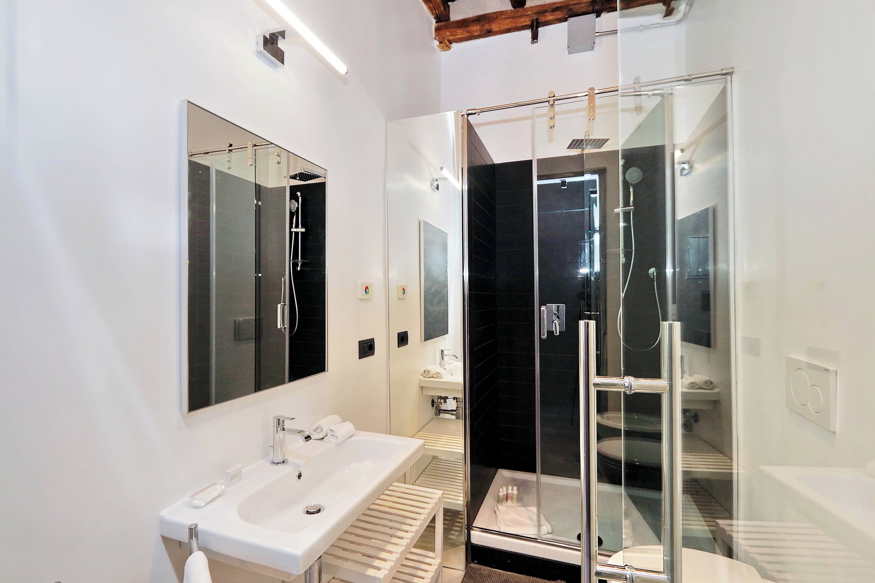 Suite, City View, Tower | Bathroom | Shower, free toiletries, hair dryer, bidet