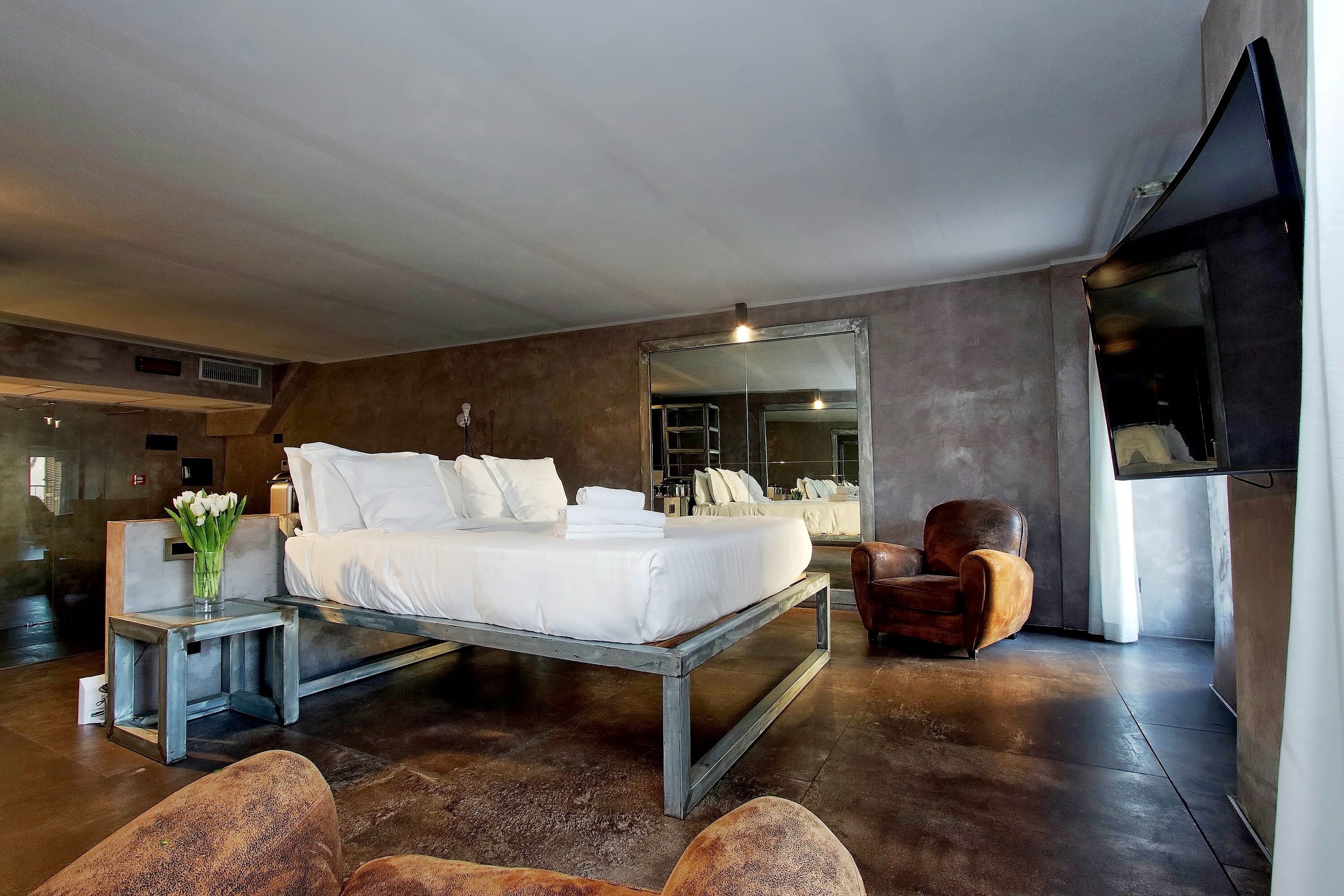 Suite, City View | Premium bedding, minibar, in-room safe, desk