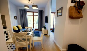 Classic Apartment (ul. Wypoczynkowa 34A) | Living area | LCD TV, DVD player