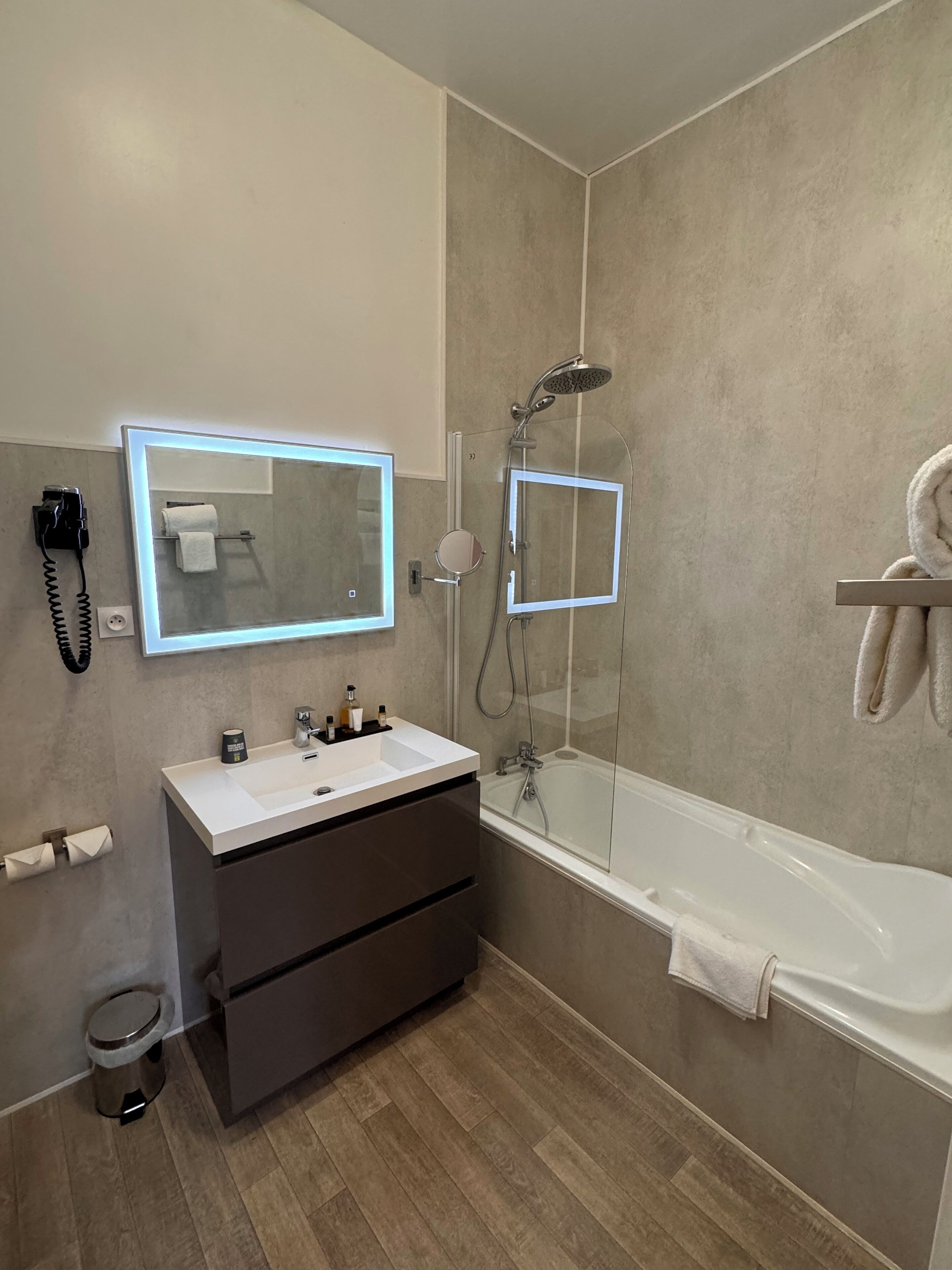 superior double room | bathroom | bathtub, free toiletries, hair dryer, towels