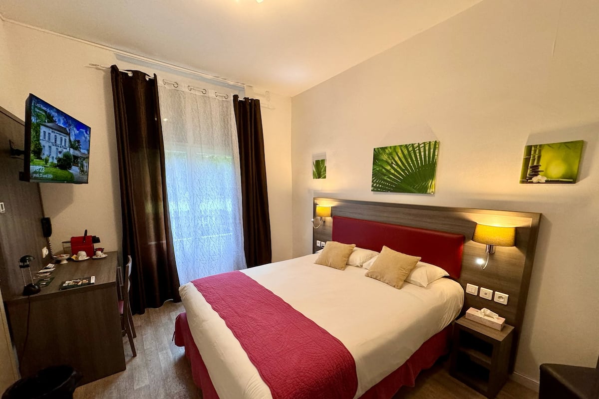 Minibar, in-room safe, desk, soundproofing